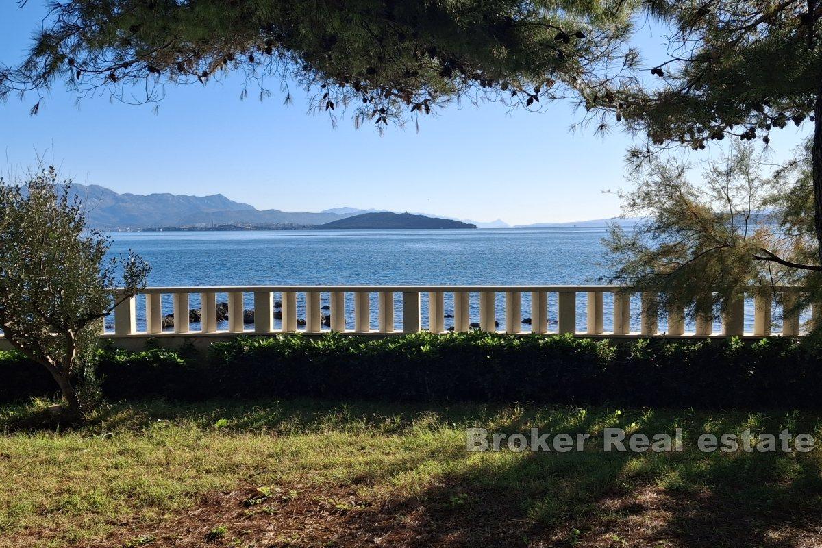 001-2031-157-Kastela-Building-land-with-three-apartments-for-sale