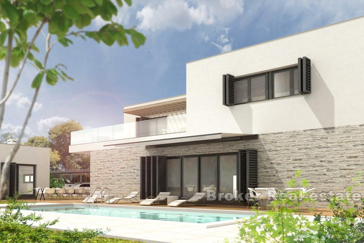 Maison inachevée avec piscine