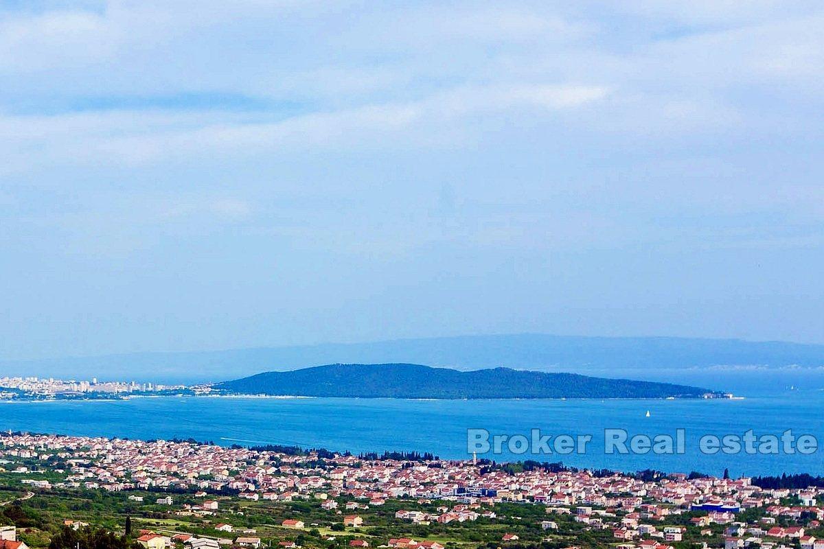 Maison inachevée avec piscine