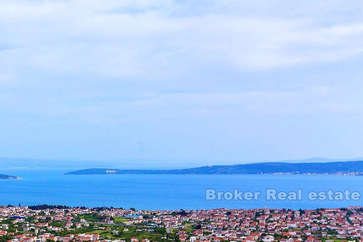 Maison inachevée avec piscine