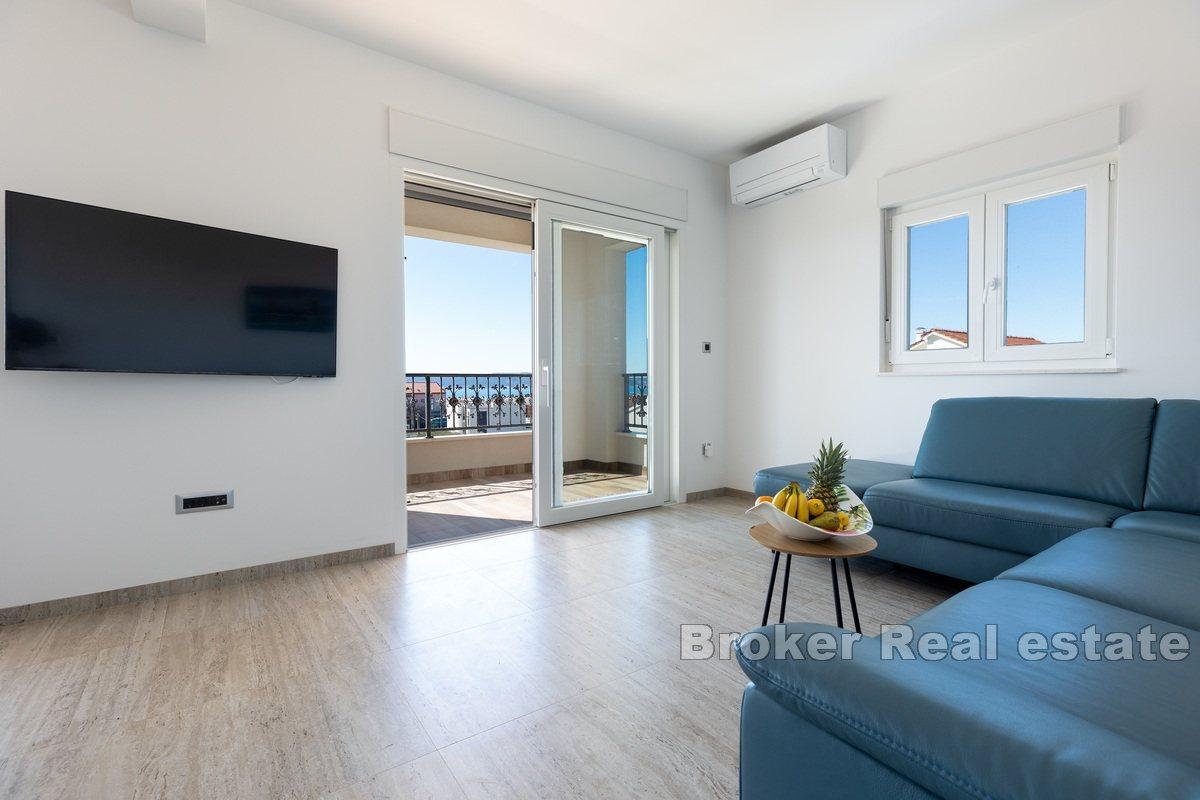 Nowoczesna willa z basenem i widokiem na morze