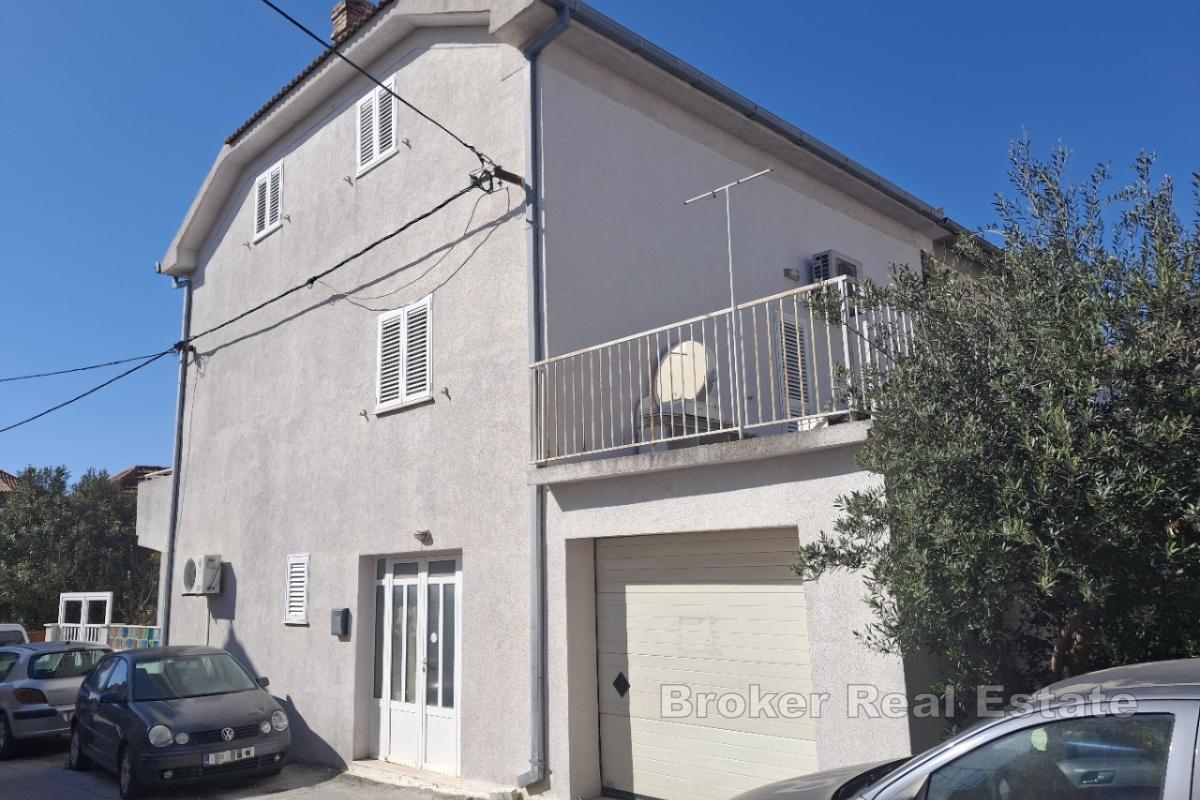 Maison familiale jumelée idéalement située – Kaštela