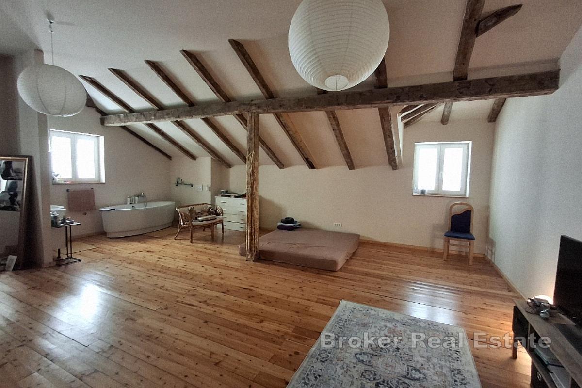 Maison familiale jumelée idéalement située – Kaštela