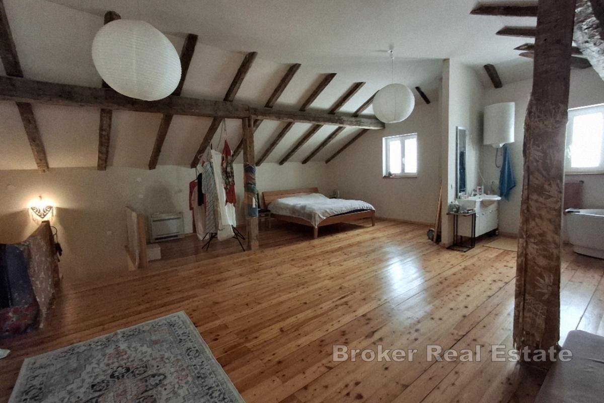 Dom rodzinny w zabudowie bliźniaczej w doskonałej lokalizacji – Kaštela