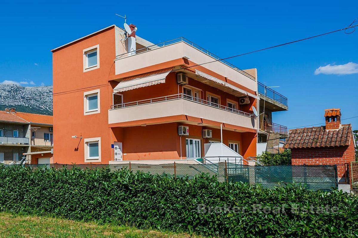 Immeuble avec vue sur la mer