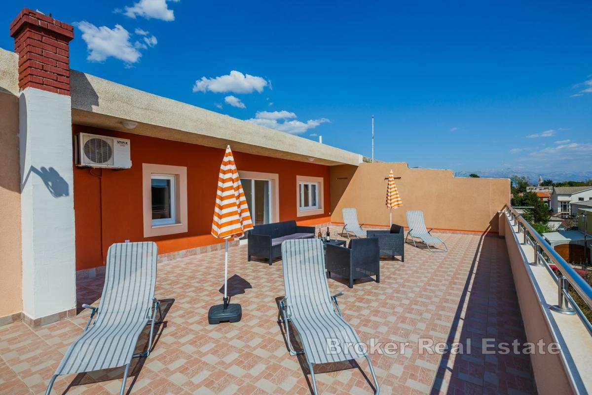 Immeuble avec vue sur la mer