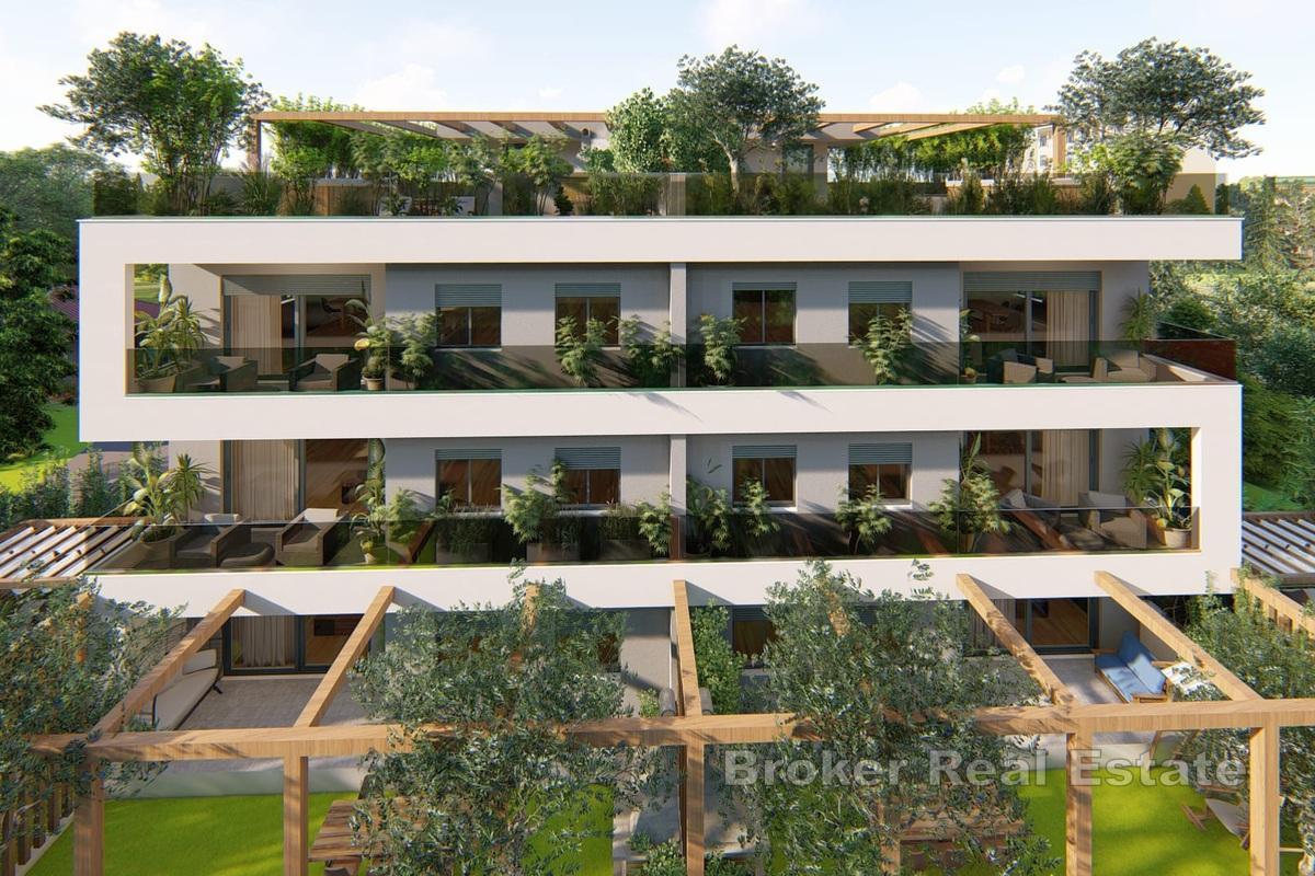 Penthouse s vlastní terasou a vířivkou v blízkosti pláže