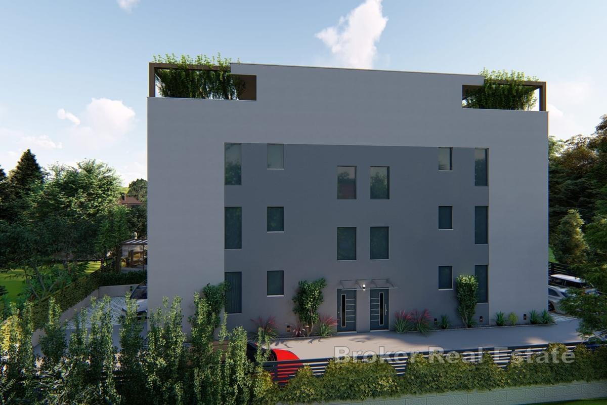 Penthouse s vlastní terasou a vířivkou v blízkosti pláže