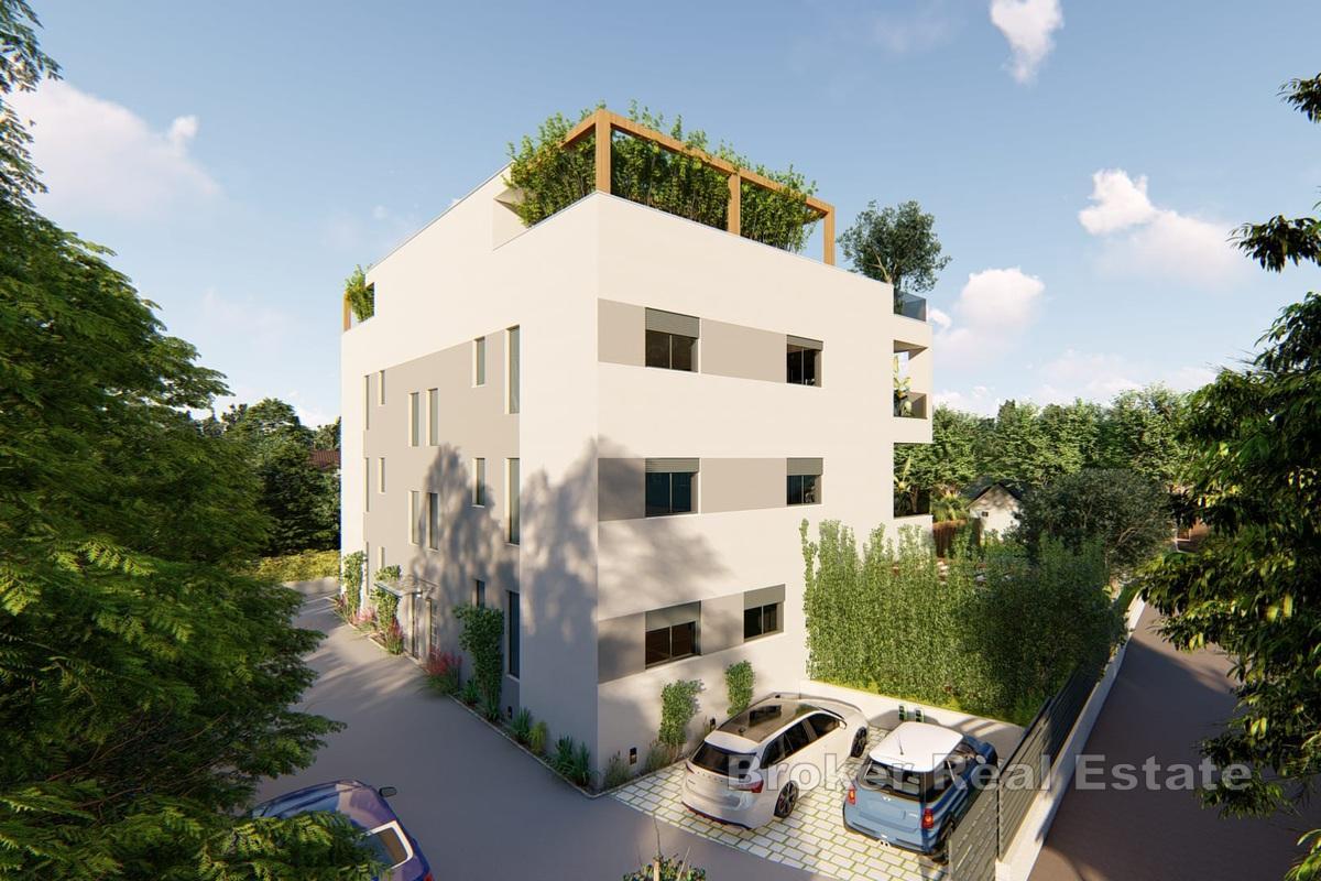 Penthouse s vlastní terasou a vířivkou v blízkosti pláže