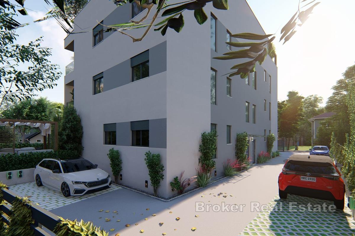 Penthouse s vlastní terasou a vířivkou v blízkosti pláže