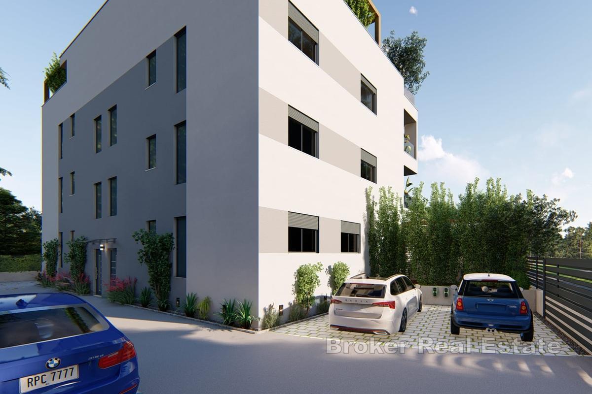 Penthouse s vlastní terasou a vířivkou v blízkosti pláže