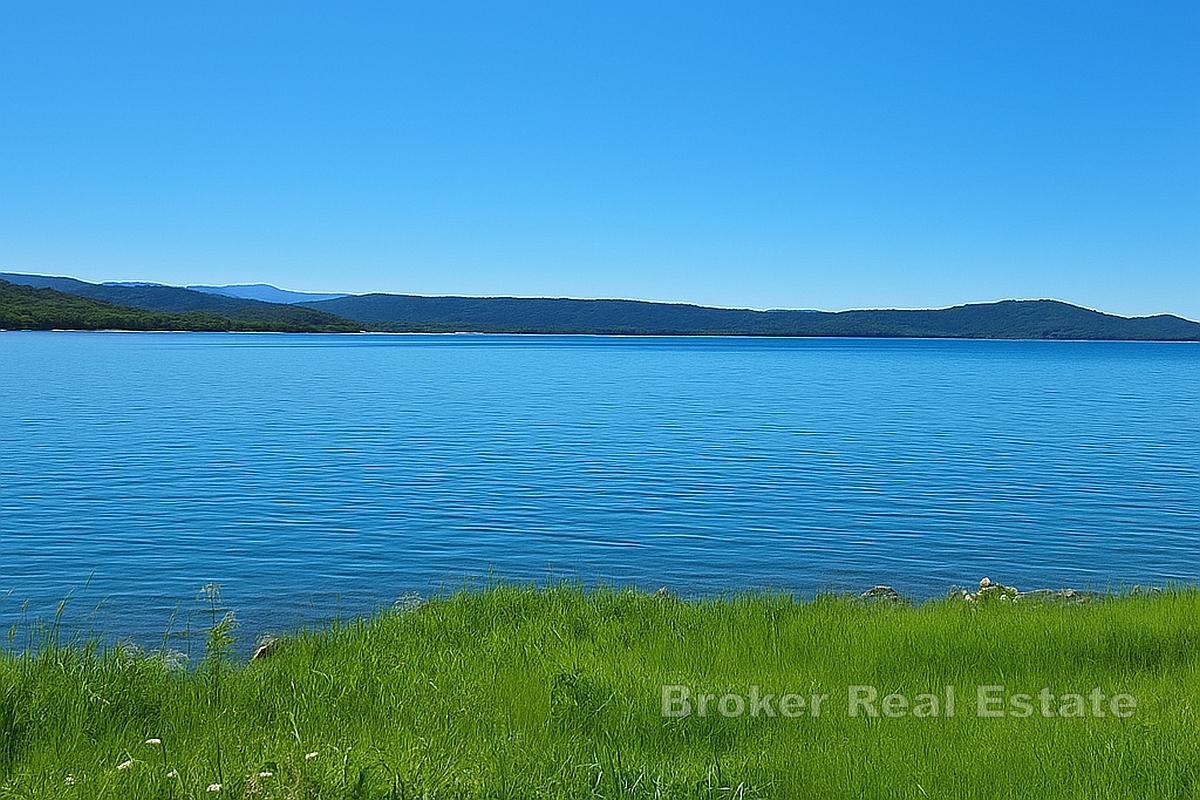 Działka budowlana 2390 m² - pierwszy rząd do morza, strefa M1, między Zadarem i Biogradem