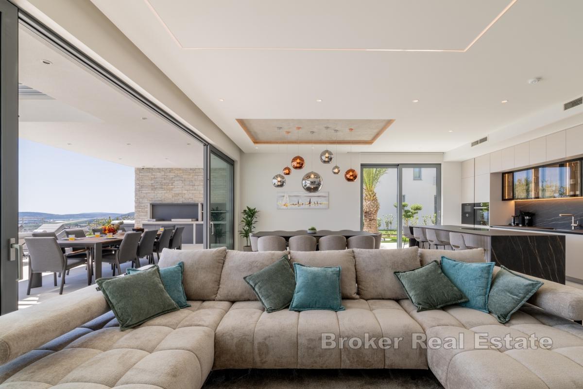 Kaštela - Moderná vila s nekonečným bazénom a panoramatickým výhľadom