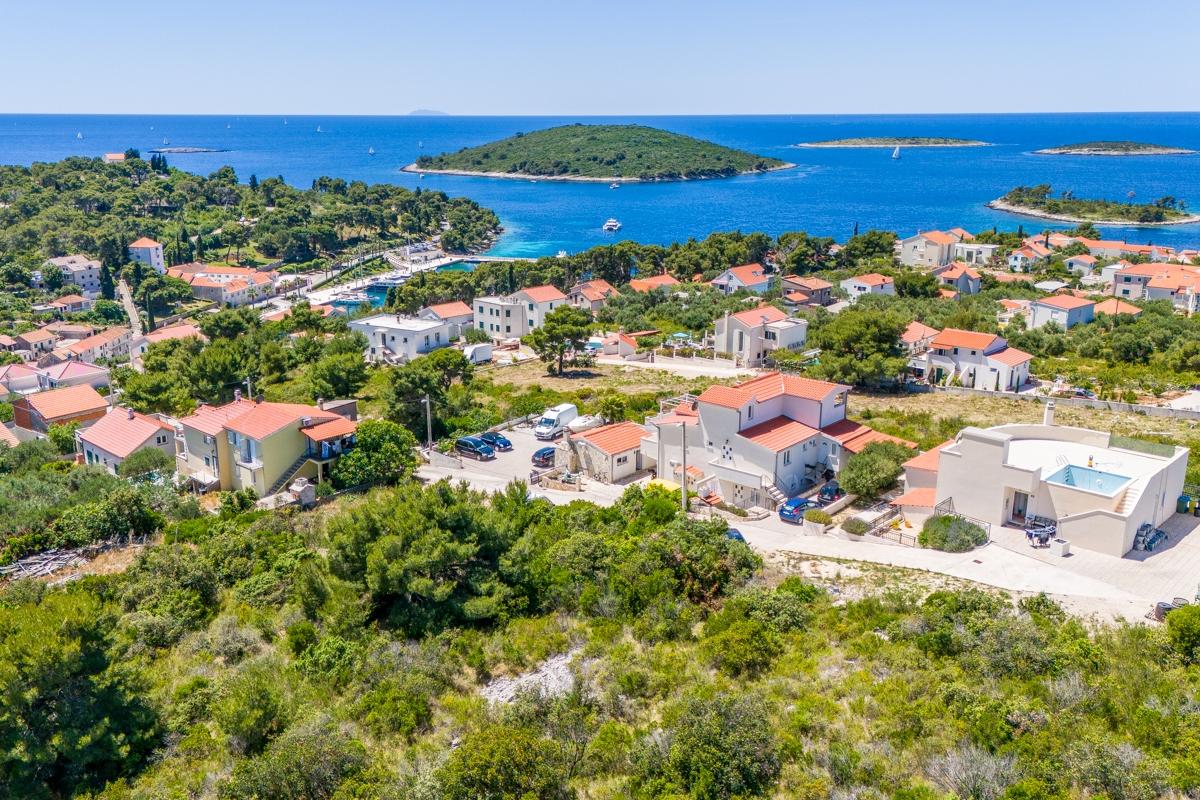 Građevinsko zemljište s panoramskim pogledom na more
