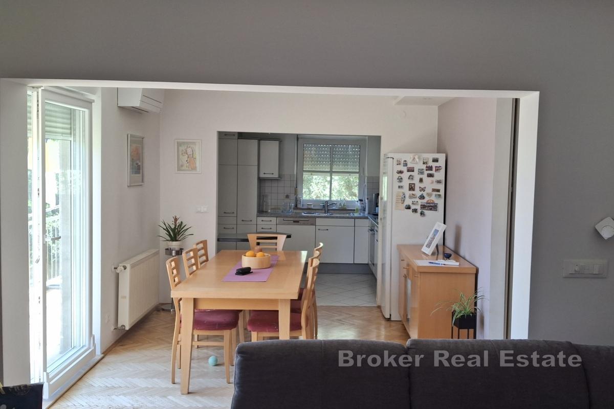 Třípokojový byt s garáží a parkovacím místem – Split