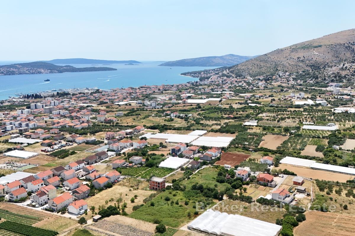 Участок под застройку площадью 6785 м² недалеко от центра Трогира