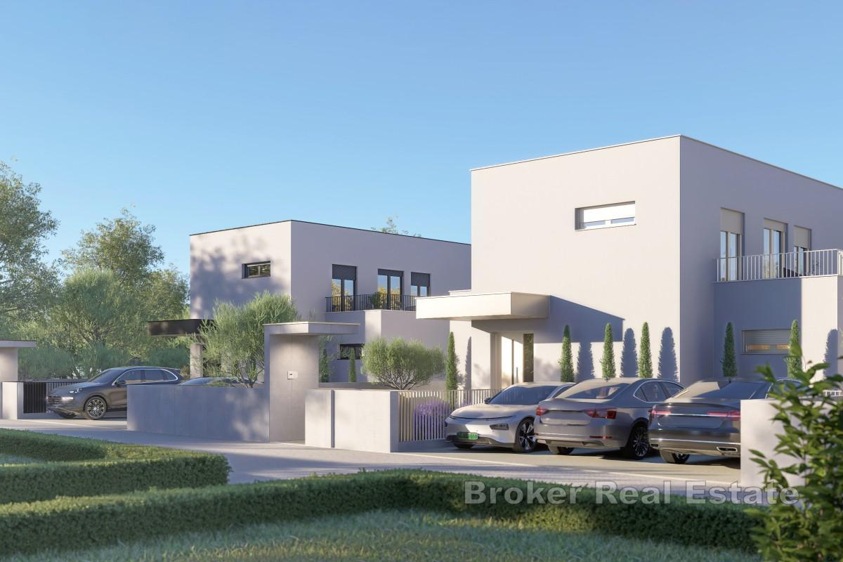 Moderne middelhavsvilla med havutsikt