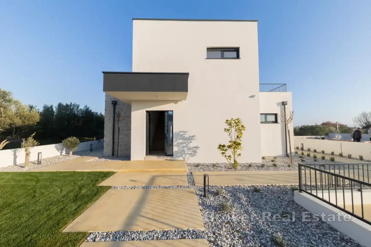 Moderní středomořská vila s výhledem na moře