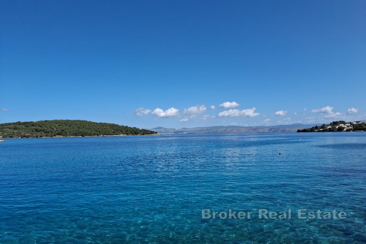 Terreno edificabile con progetto per una villa con piscina