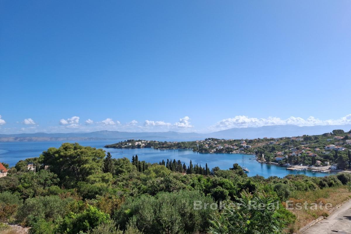 Terreno edificabile con progetto per una villa con piscina