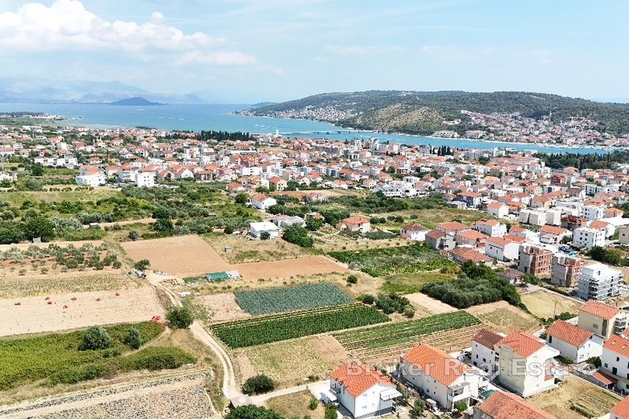 Działka budowlana w pobliżu centrum Trogiru – 945 m²