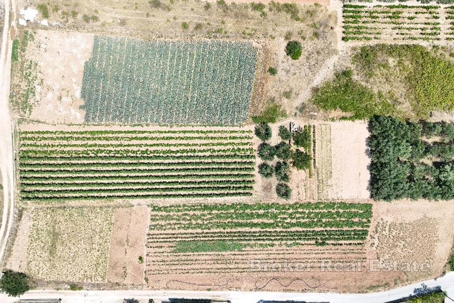 Działka budowlana w pobliżu centrum Trogiru – 945 m²