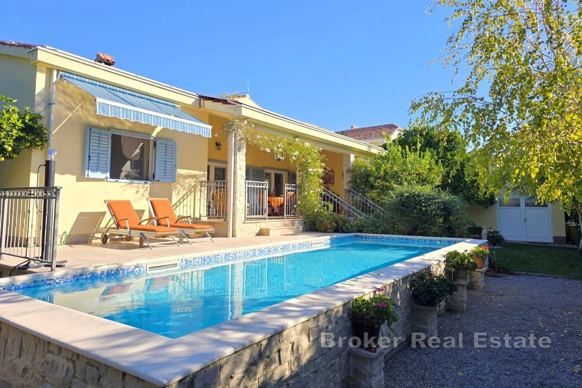 Vila s bazénem na prvotřídním místě