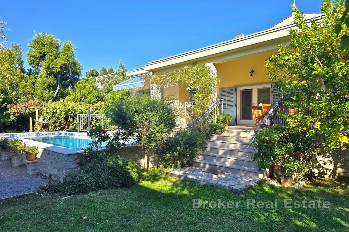 Vila s bazénem na prvotřídním místě