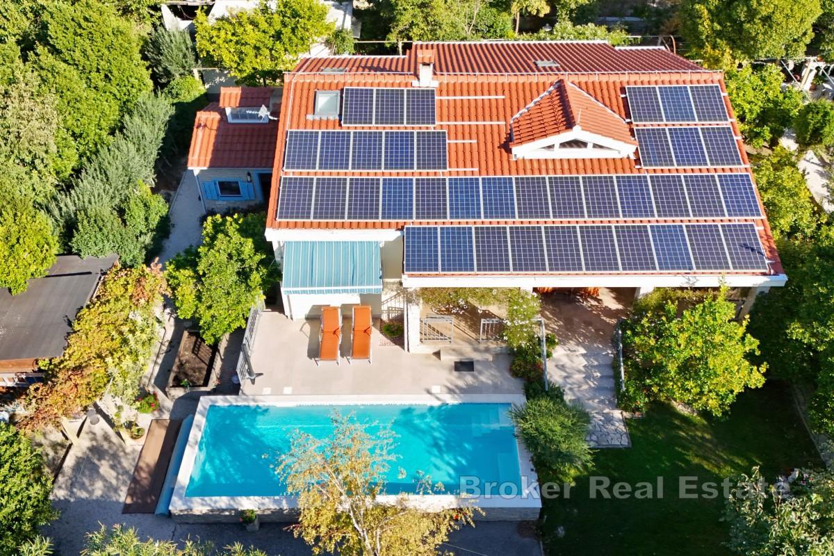 Vila s bazénem na prvotřídním místě