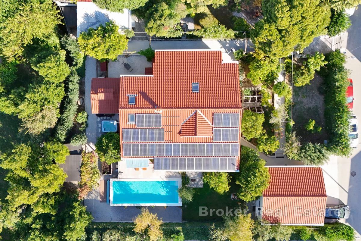 Vila s bazénem na prvotřídním místě