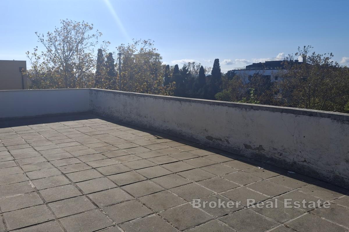 Apartment mit Parkplatz und Meerblick