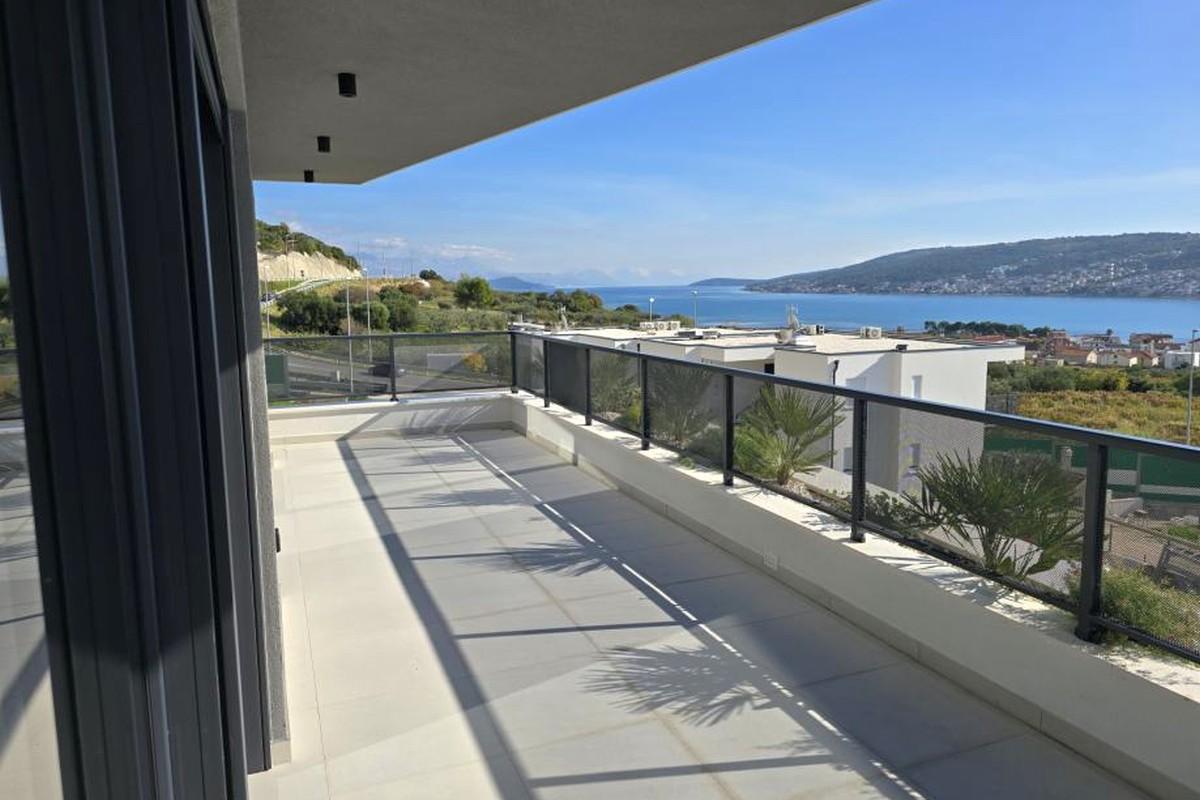 Penthouse avec terrasse sur le toit et vue mer