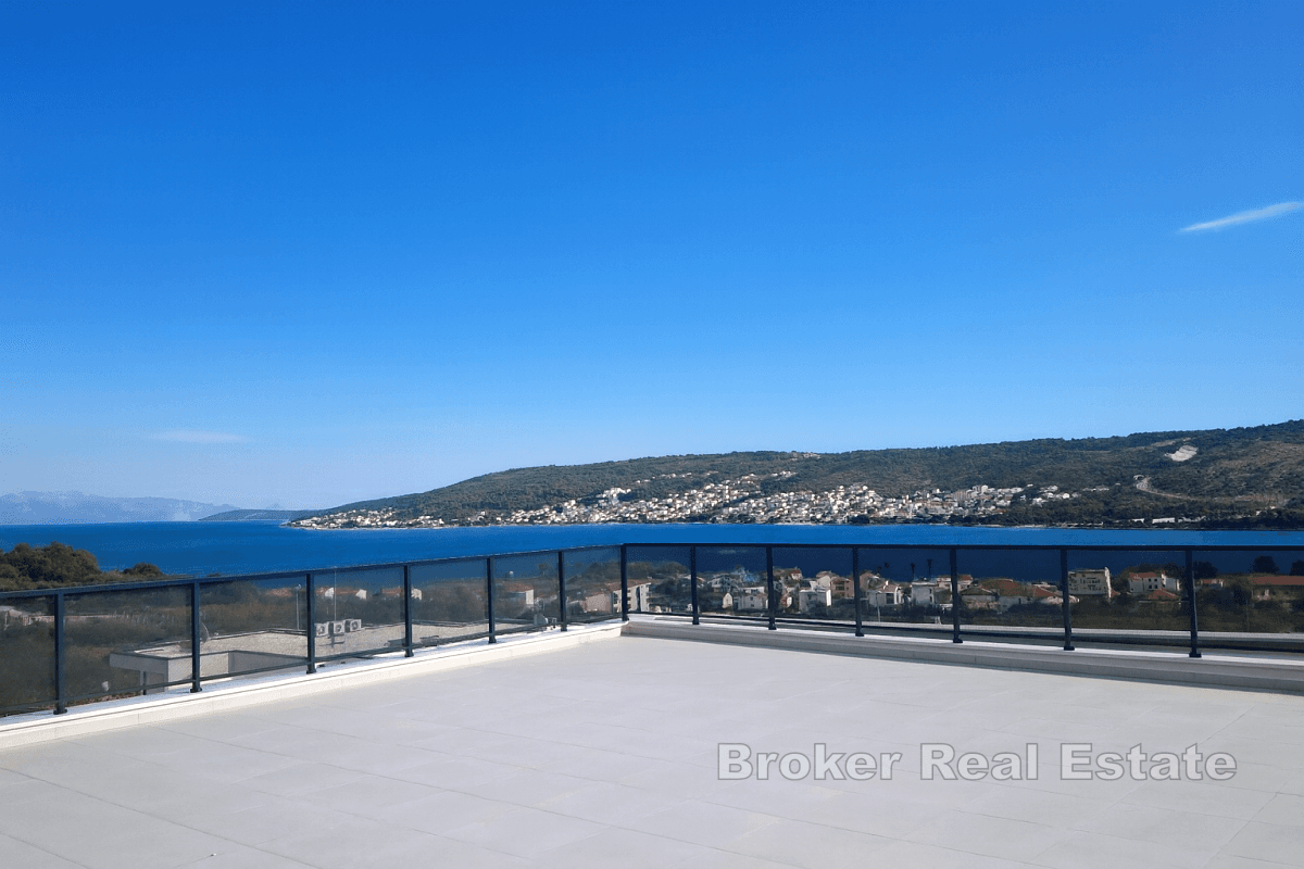Penthouse avec terrasse sur le toit et vue mer