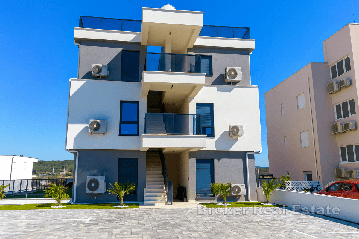 Penthouse se střešní terasou a výhledem na moře