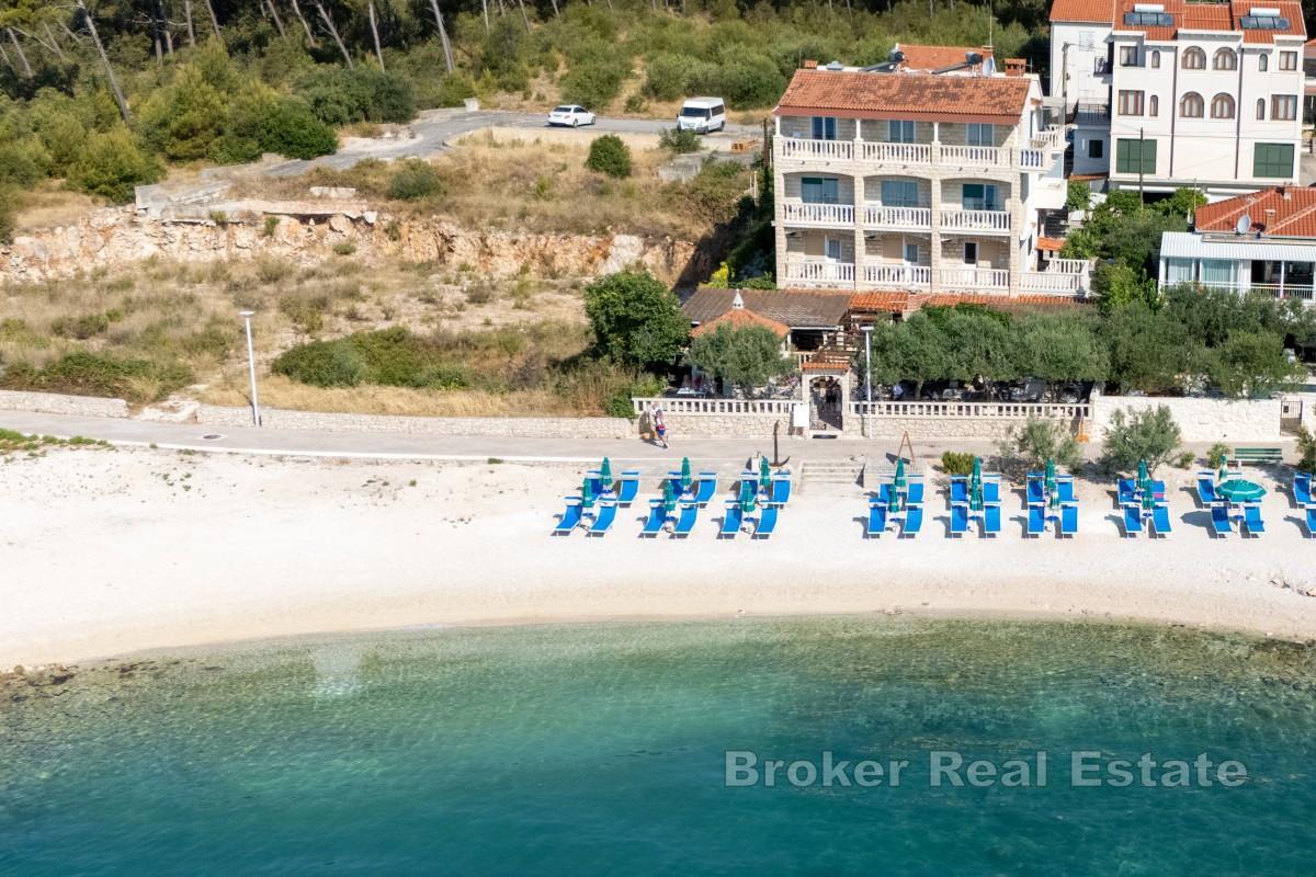 Luxusný hotel v prvom rade pri mori