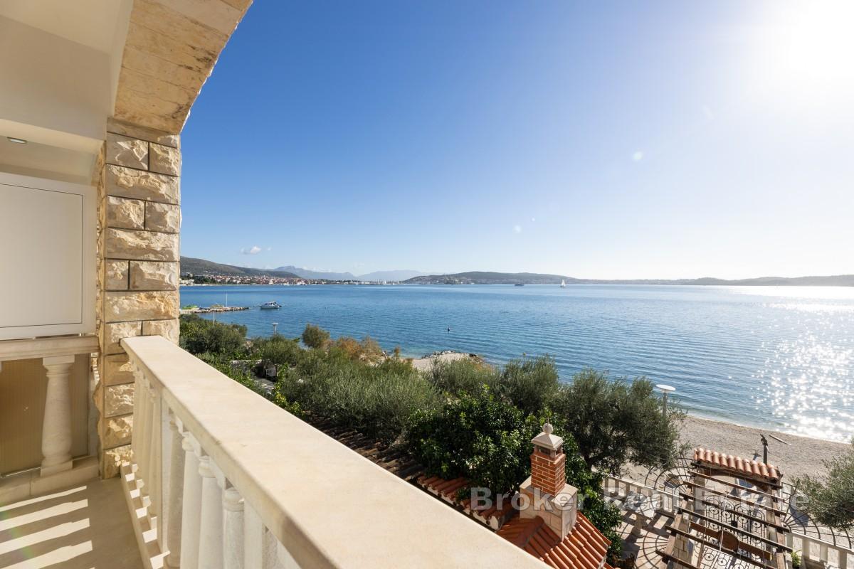 Luxusný hotel v prvom rade pri mori