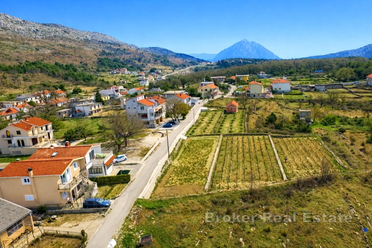 Terrain constructible avec bâtiment existant