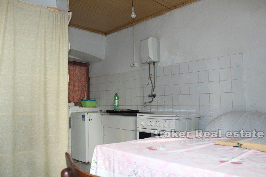 Kaštela - Kamenný dom na rekonštrukciu