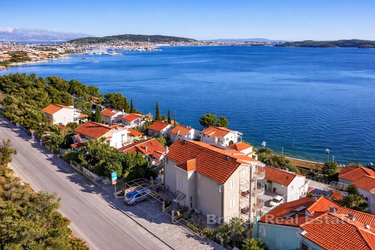 Tomt med panoramautsikt över havet