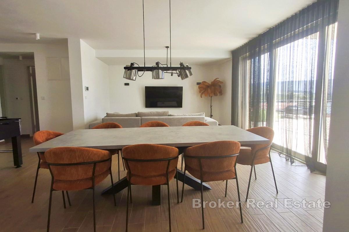Élégante villa moderne avec piscine et vue imprenable sur la mer