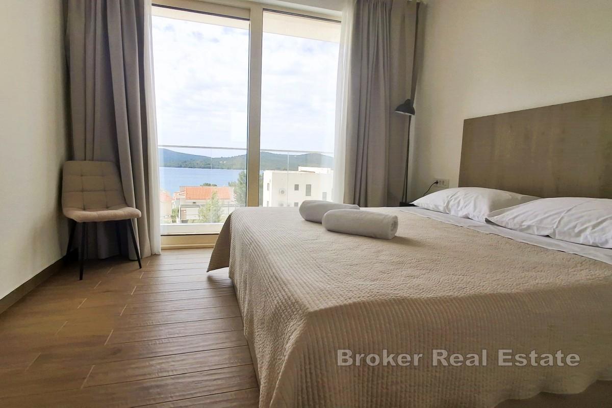Élégante villa moderne avec piscine et vue imprenable sur la mer