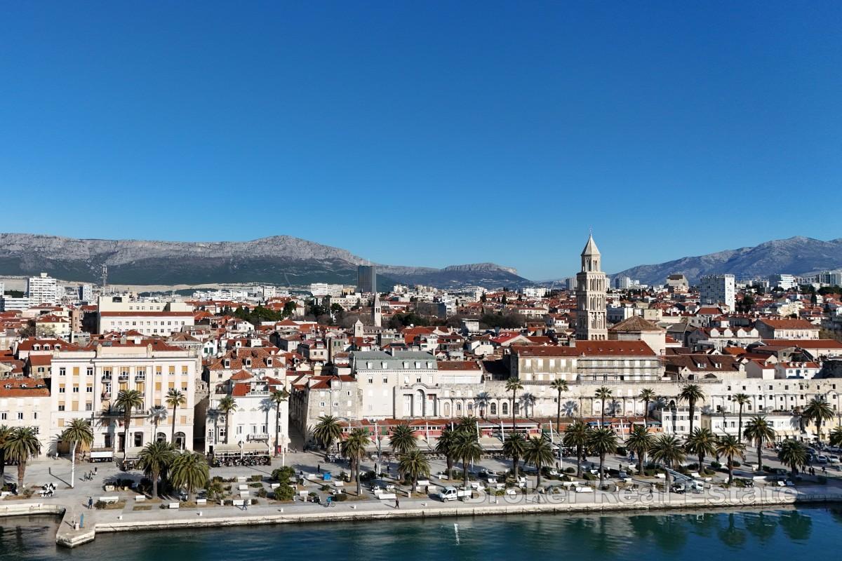 Terrain commercial exclusif en zone K à Split