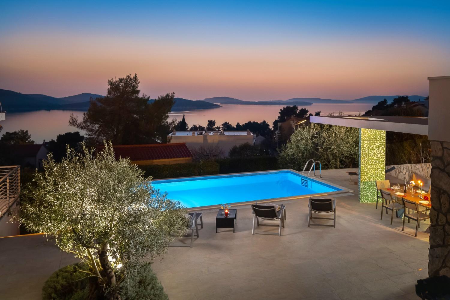 Villa mediterranea con vista panoramica sul mare