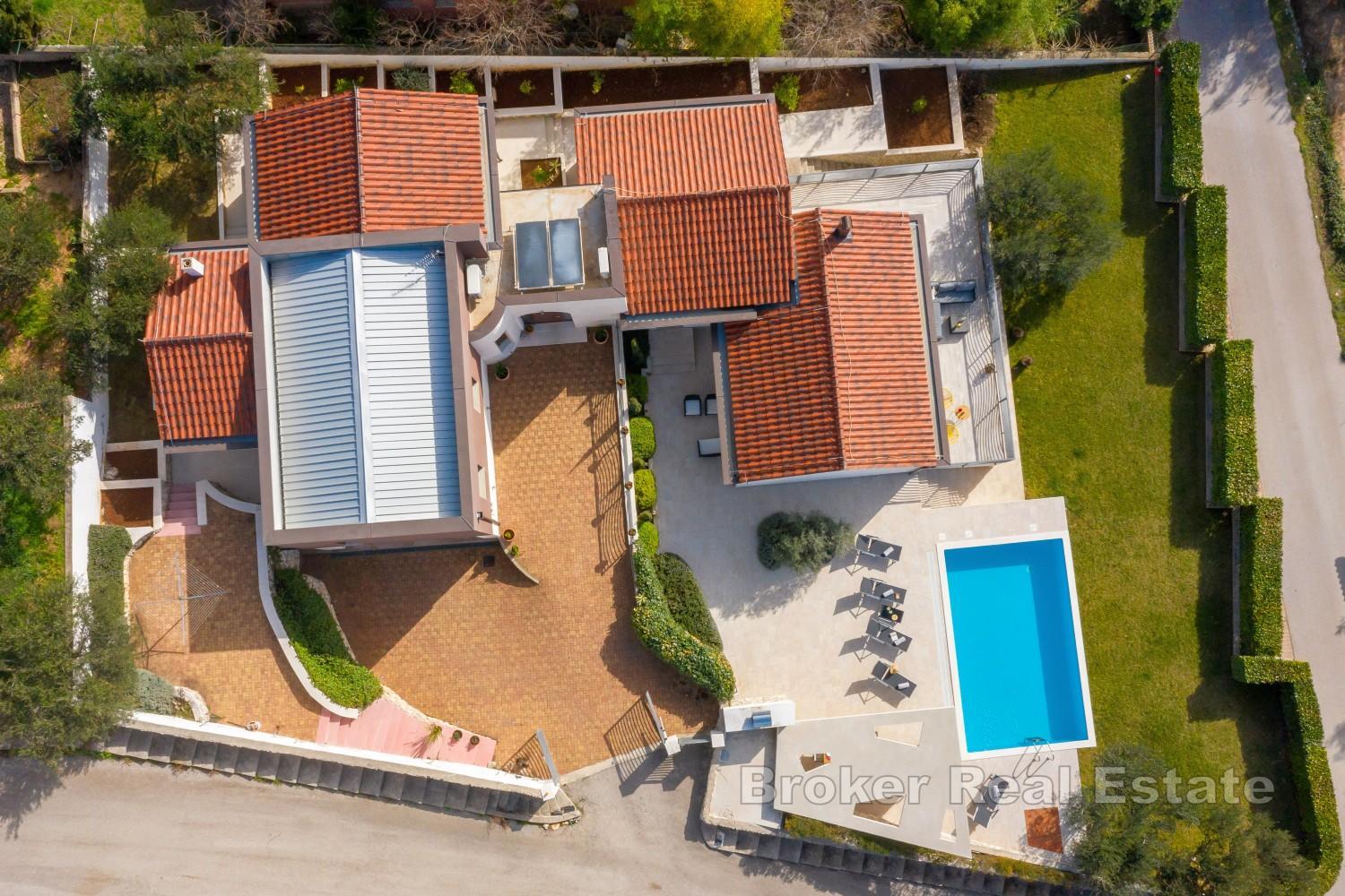 Villa mediterranea con vista panoramica sul mare