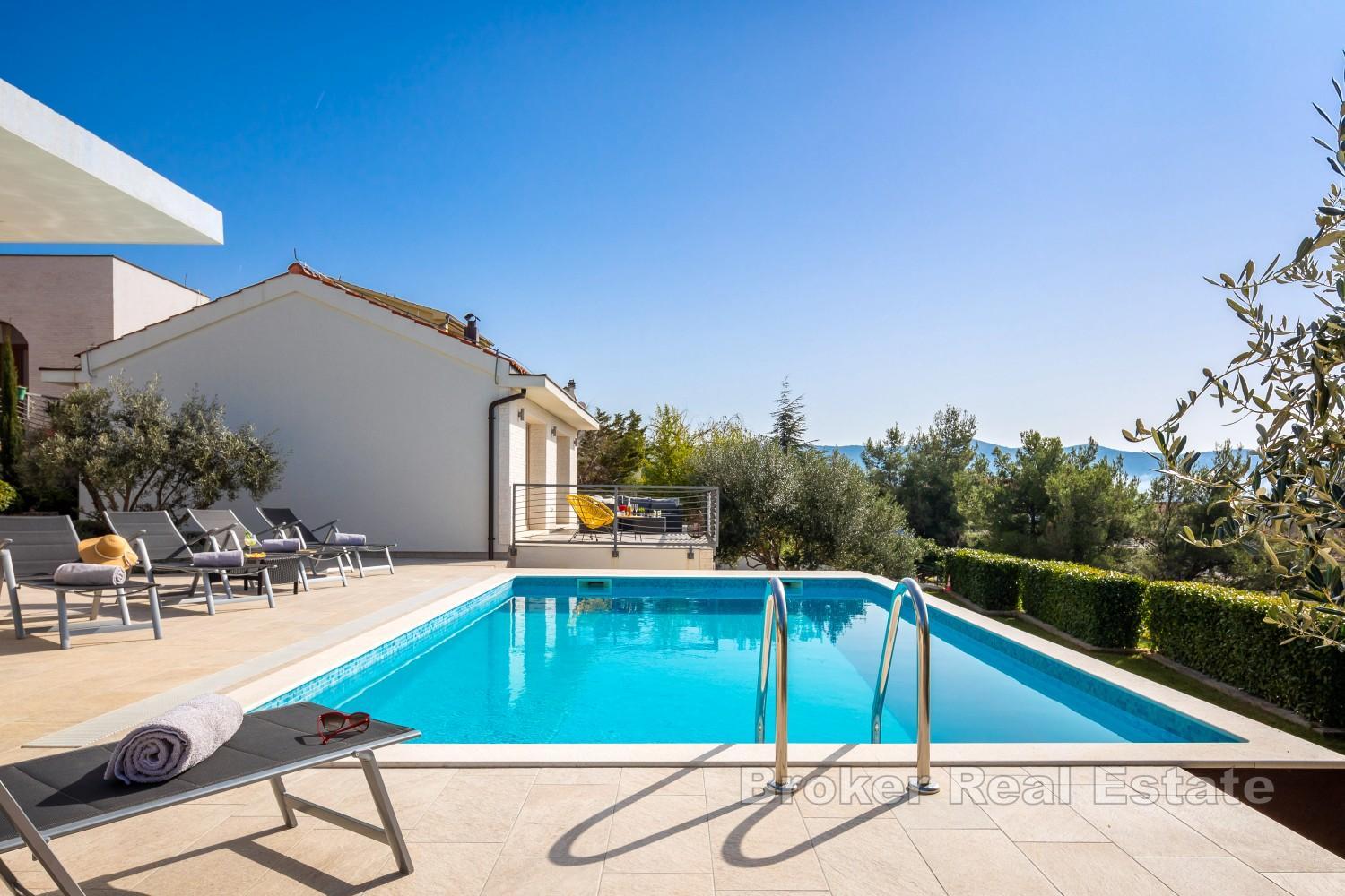 Villa mediterranea con vista panoramica sul mare