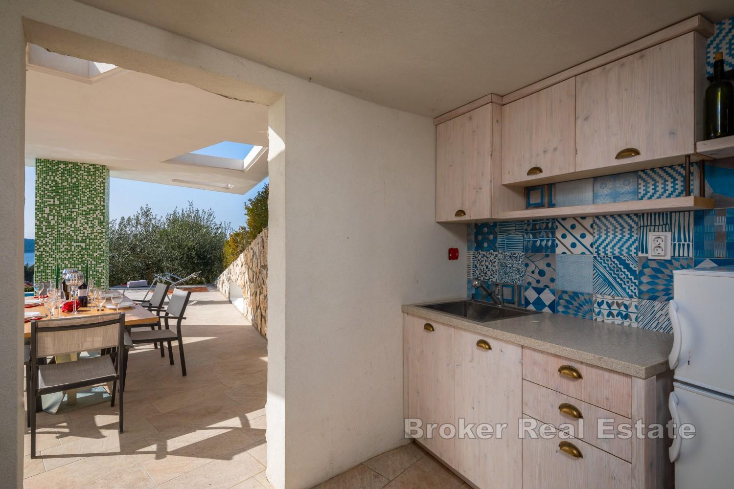 Villa mediterranea con vista panoramica sul mare