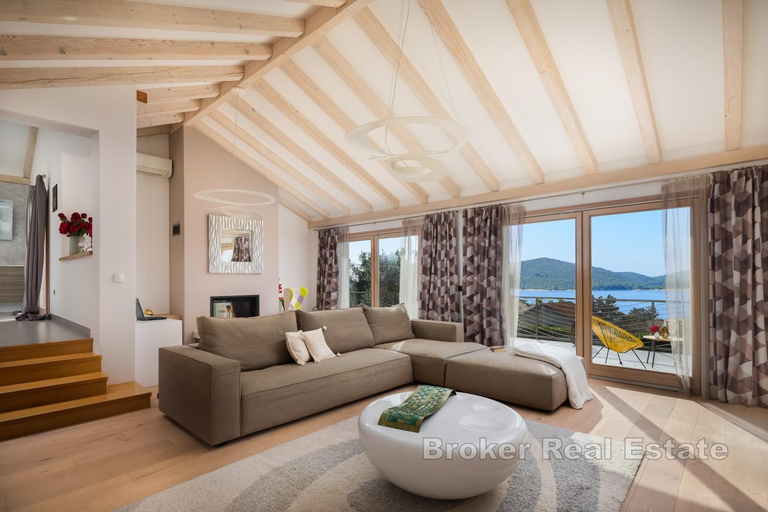 Villa mediterranea con vista panoramica sul mare