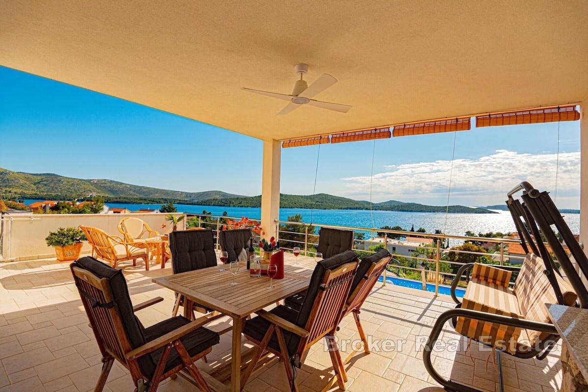 Villa di lusso con vista panoramica sul mare