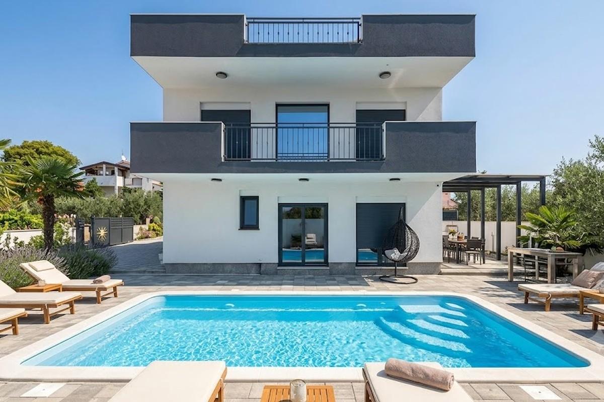 001-2031-267-vodice-villa-with-swimming-pool-for-sale