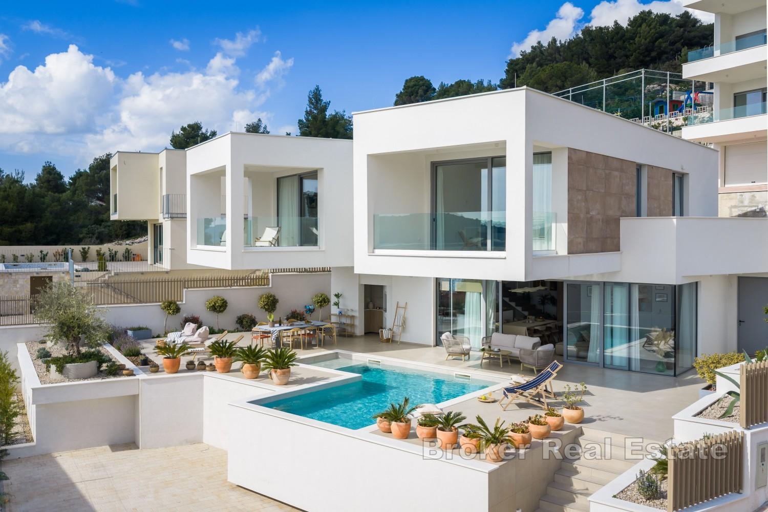 Luxuriöse Villa mit Pool und freiem Meerblick